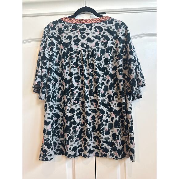 Savanna Jane Black and White Print Top with Multicolor Embroidered Tribal Design - Picture 7 of 7